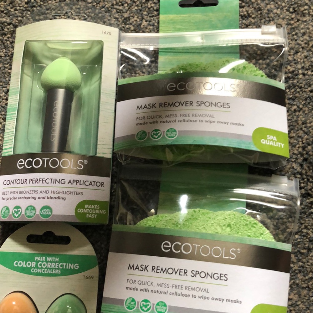 Ecotools Contouring Color Perfecting & More Bundle - Picture 3 of 9